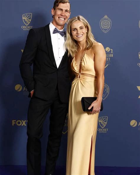 ellyse perry sophie molineux relationship